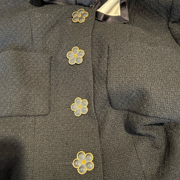 Vintage Chanel Jacket w Gorgeous Buttons - Picture 7 of 10